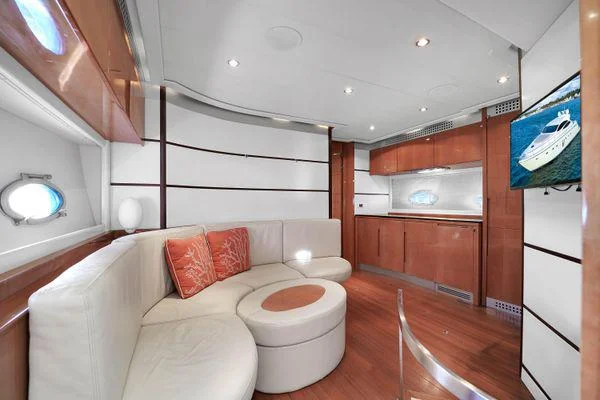 68ft Pershing Sky dining area